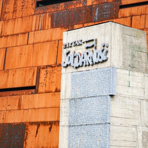 "21 x Yes" monument. In the background, the facade of the European Solidarity Center. Gdańsk